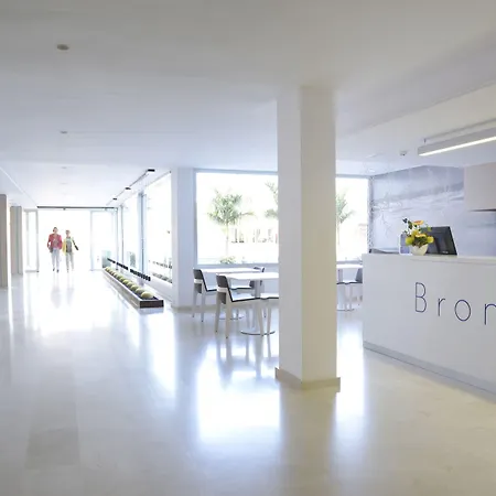 Akeah Broncemar 플라야 델 잉글스