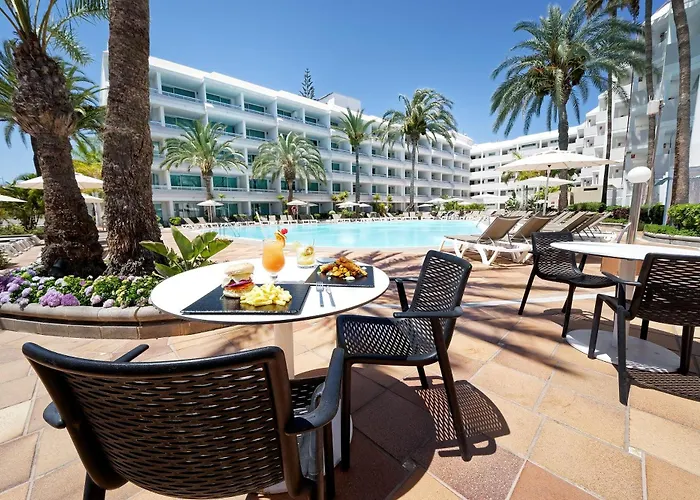 Akeah Broncemar Otel