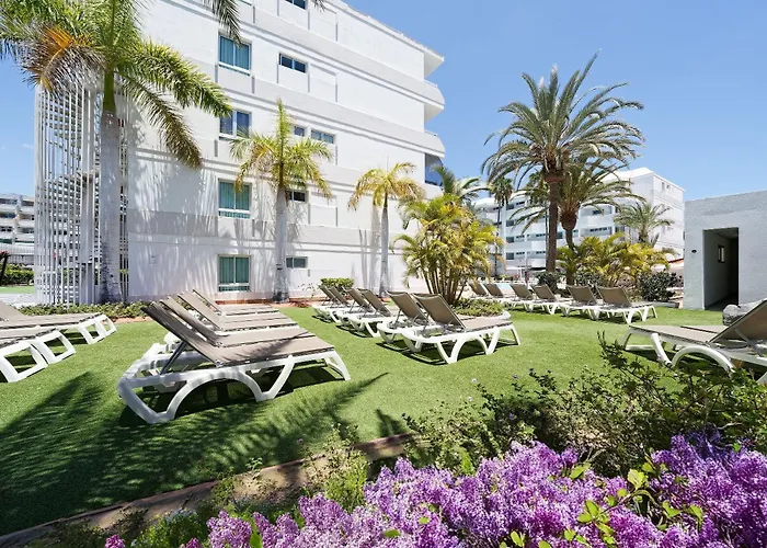 Akeah Broncemar Otel