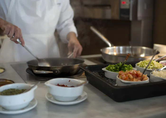 Akeah Broncemar Otel