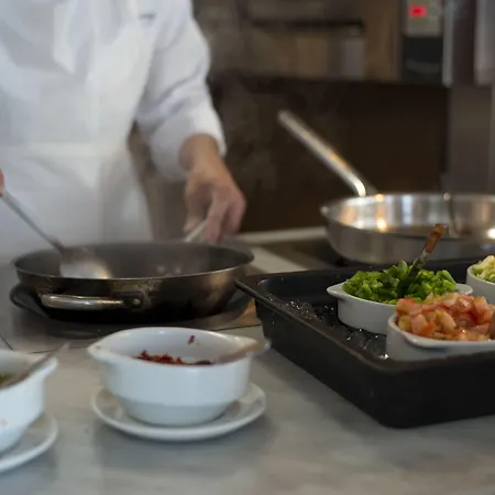 Akeah Broncemar Szálloda